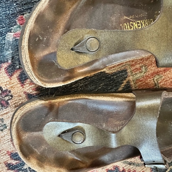 Birkenstock Gizeh Women’s Sandals, well loved, size 38, metallic bronze color - Picture 6 of 7